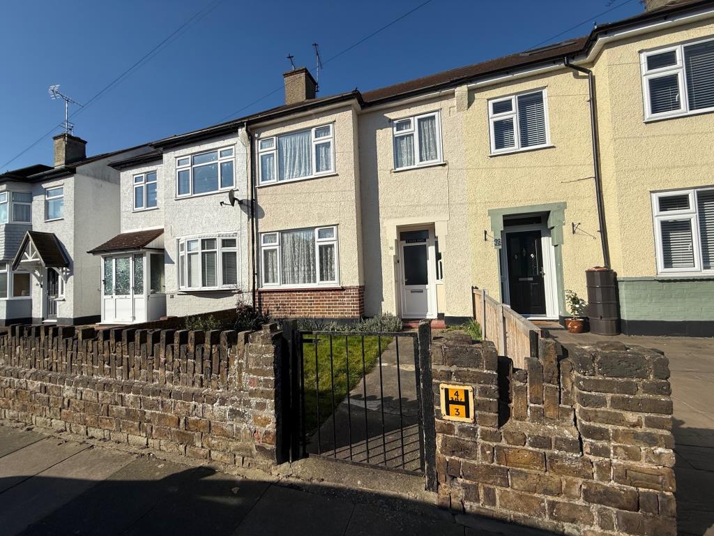 Lot: 109 - THREE-BEDROOM TERRACE HOUSE FOR IMPROVEMENT AND REFURBISHMENT - Enclosed front garden with path leading to front door